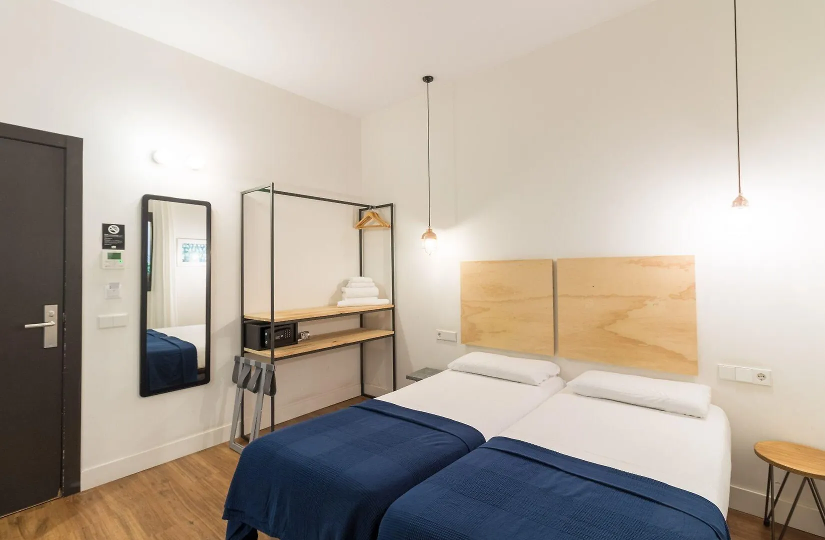 Magatzem 128 Guest House Barcelona 3*,
